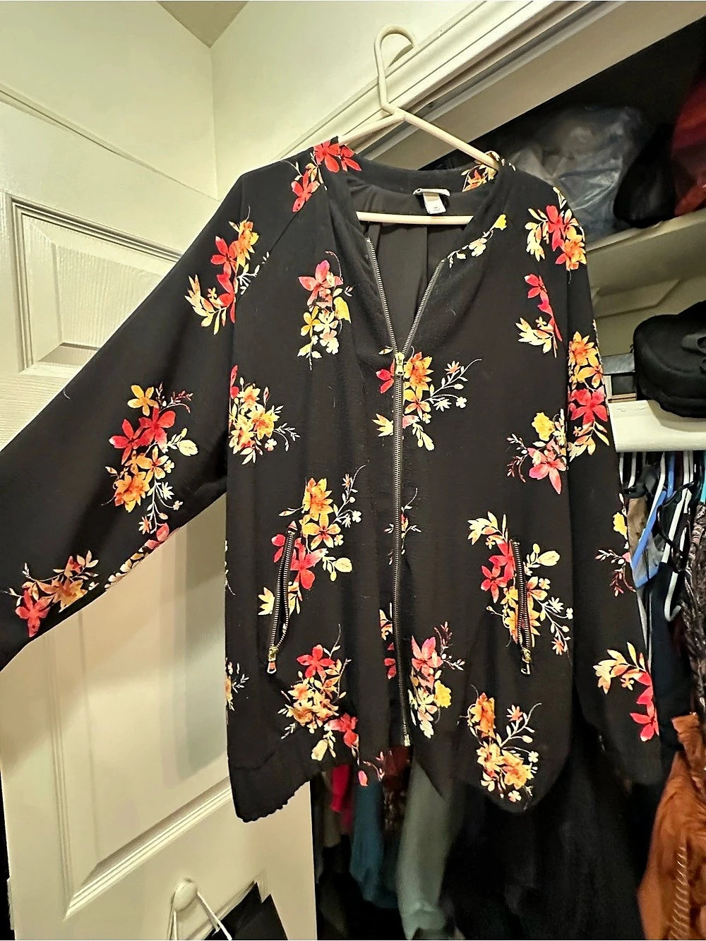 AVA & VIV Floral Zip Front Top in Black & Red Size 3X